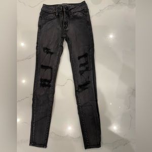 AMERICAN EAGLE black ripped jeans